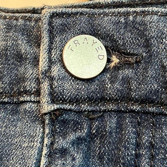 Women’s Frayed Denim Jeans distressed/whiskered sizes 30 Color Rainfall - Picture 6 of 7